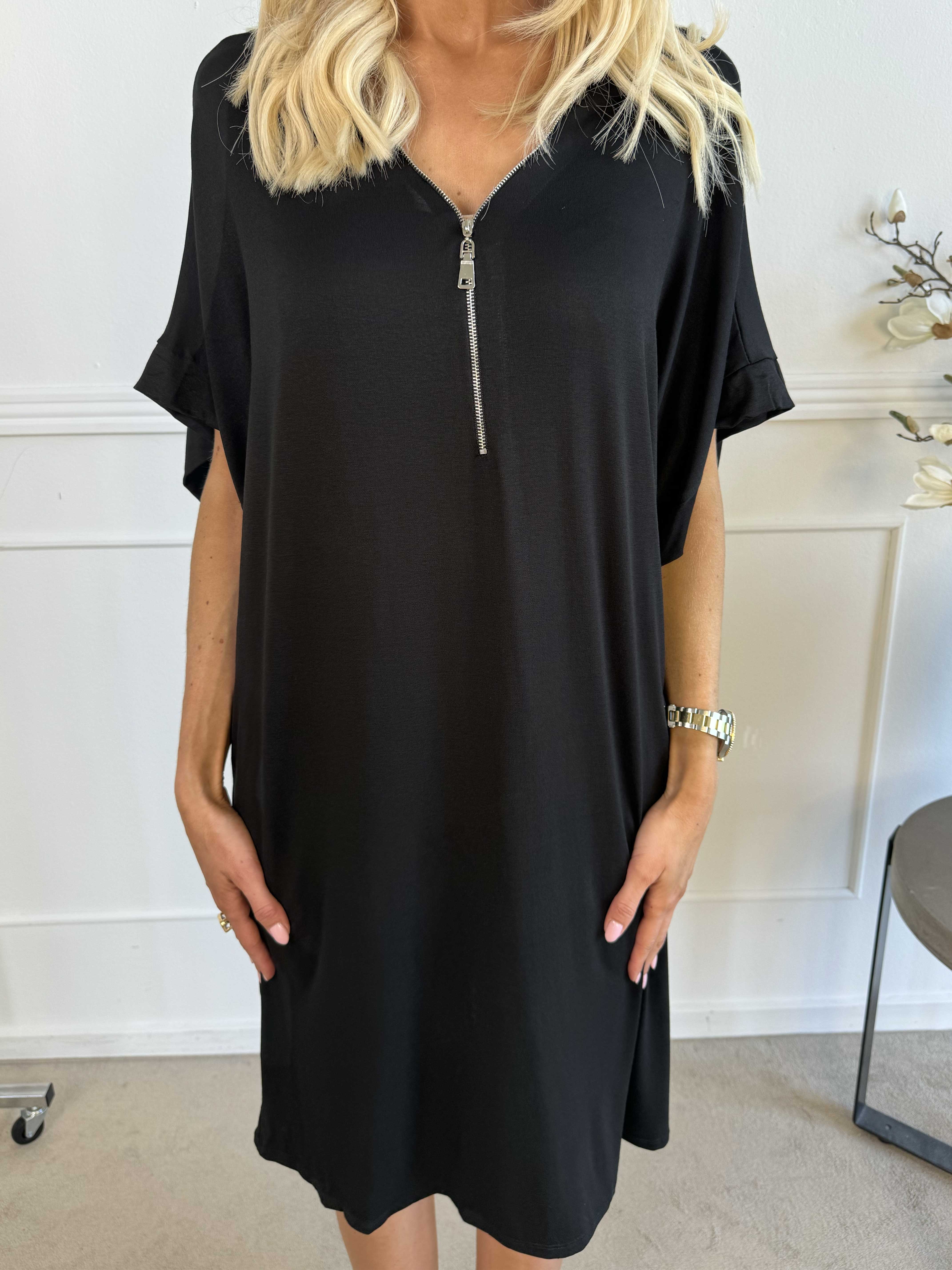 Adana - Sød tunika i viskose med lynlås i udskæringen